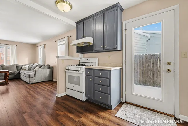 $285,000 | 128 43rd Street Southwest, Grand Rapids, MI 49548