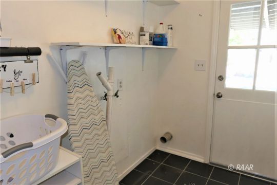 1263 Primrose Street Ridgecrest, CA 93555 - Photo 27 of 35 a bathroom with a bathtub and shower