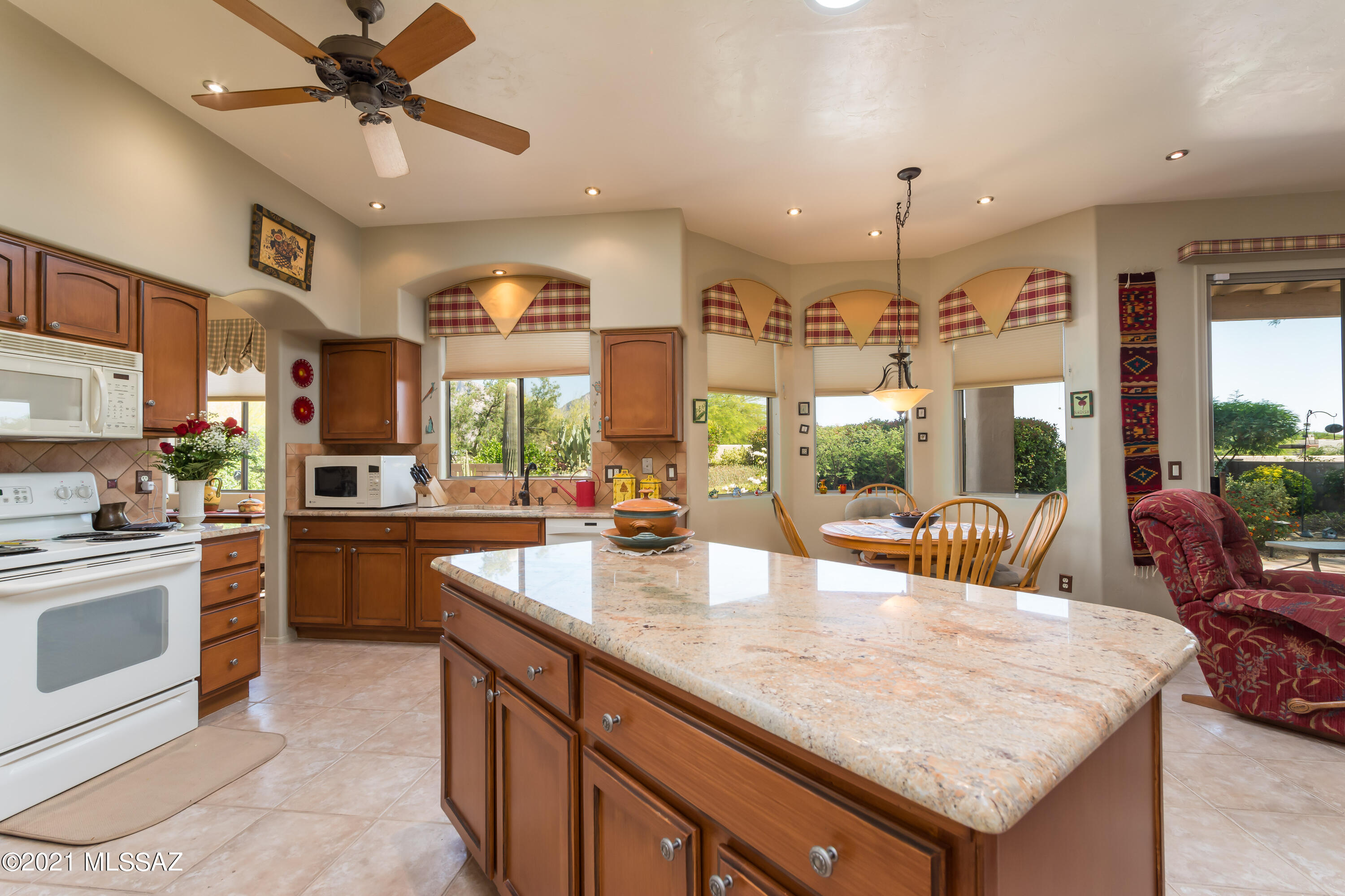385 West Ridge Peak Road Oro Valley, AZ 85737 - Photo 5 of 26 Gallery Image 5