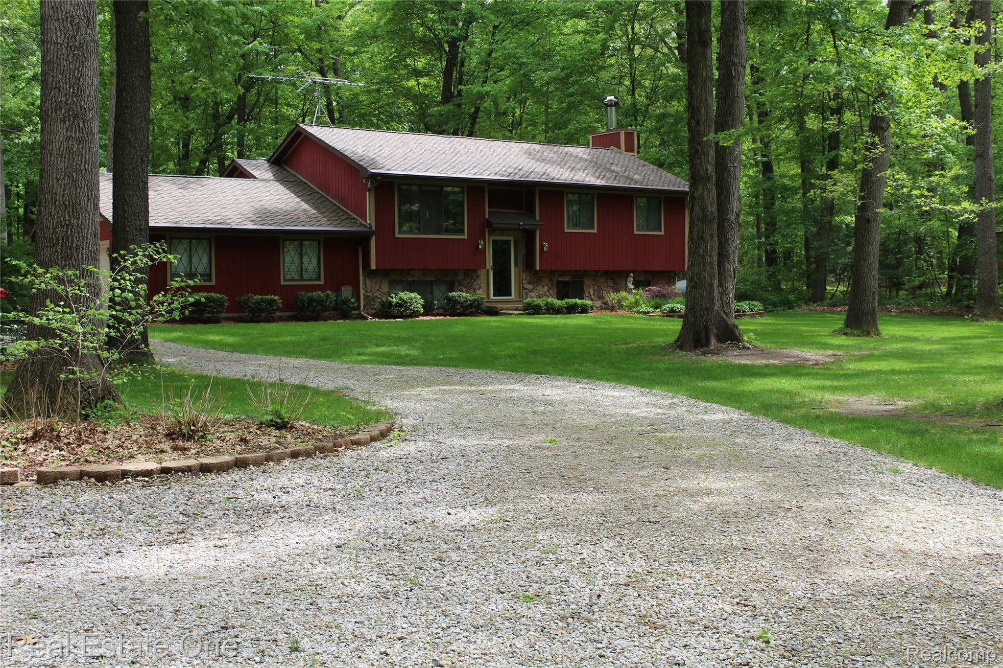 5189 Dutton Road Gregory, MI 48137 - Photo 4 of 13 570.JPG