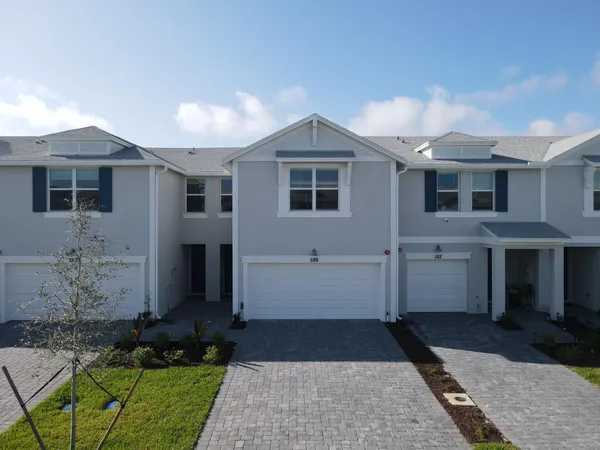 $2,400 | 586 Salisbury Circle, Fort Pierce, FL 34982