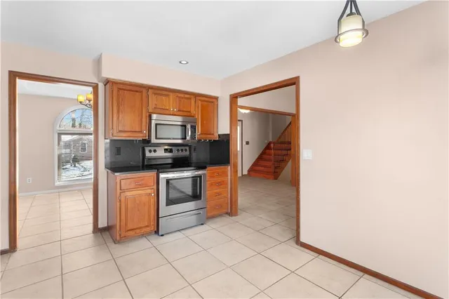 $330,000 | 2421 Northwest Leann Drive, Blue Springs, MO 64014