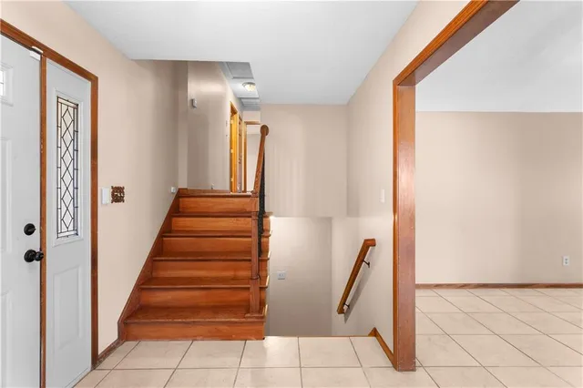 $330,000 | 2421 Northwest Leann Drive, Blue Springs, MO 64014