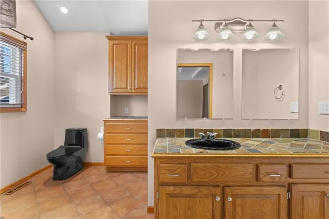 $330,000 | 2421 Northwest Leann Drive, Blue Springs, MO 64014