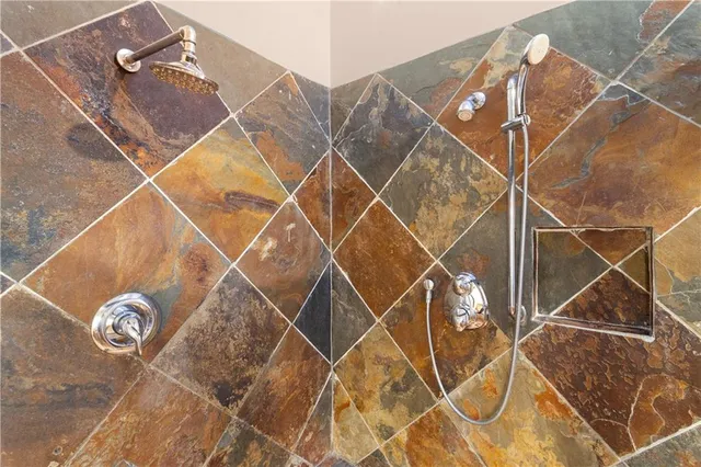 $330,000 | 2421 Northwest Leann Drive, Blue Springs, MO 64014