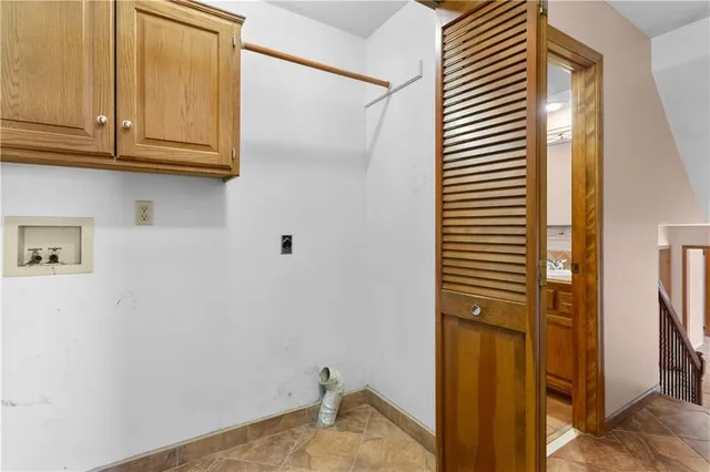 $330,000 | 2421 Northwest Leann Drive, Blue Springs, MO 64014