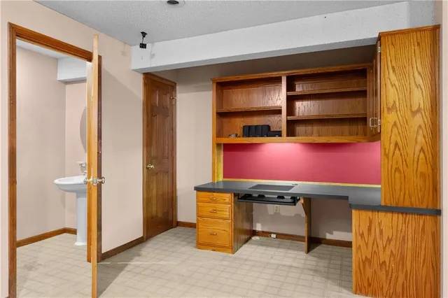 $330,000 | 2421 Northwest Leann Drive, Blue Springs, MO 64014