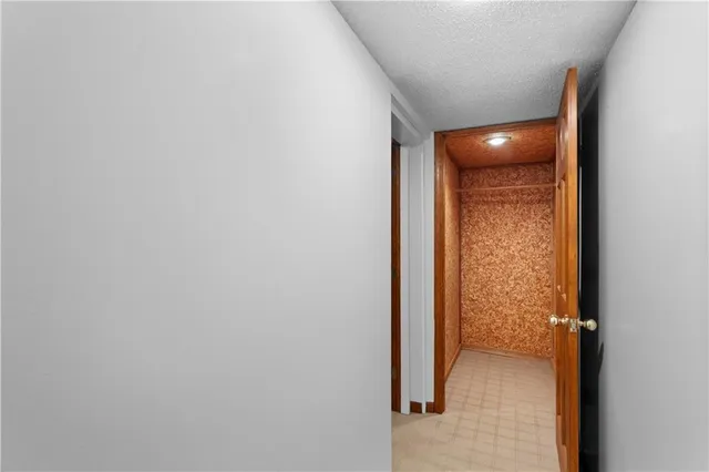 $330,000 | 2421 Northwest Leann Drive, Blue Springs, MO 64014