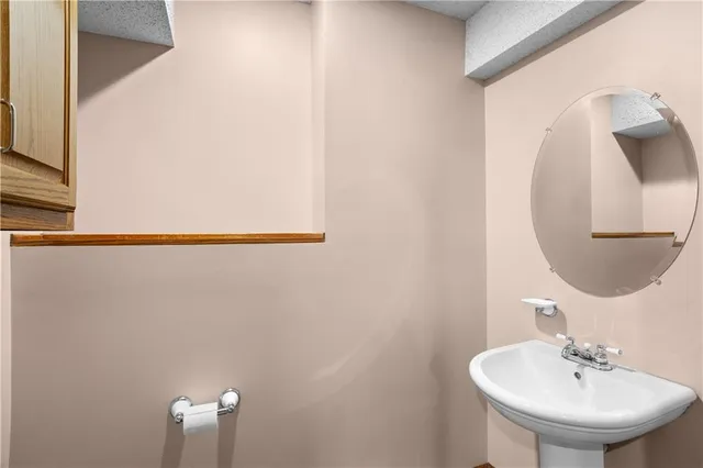 $330,000 | 2421 Northwest Leann Drive, Blue Springs, MO 64014