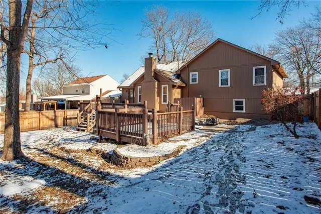 $330,000 | 2421 Northwest Leann Drive, Blue Springs, MO 64014