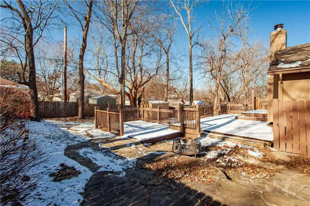 $330,000 | 2421 Northwest Leann Drive, Blue Springs, MO 64014