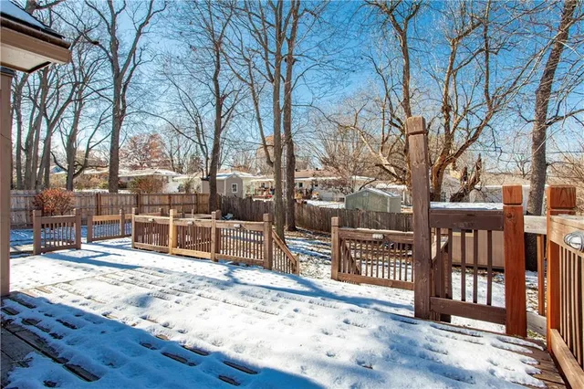 $330,000 | 2421 Northwest Leann Drive, Blue Springs, MO 64014