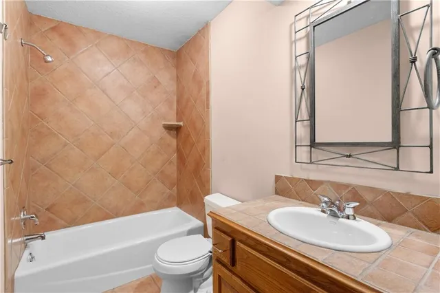 $330,000 | 2421 Northwest Leann Drive, Blue Springs, MO 64014