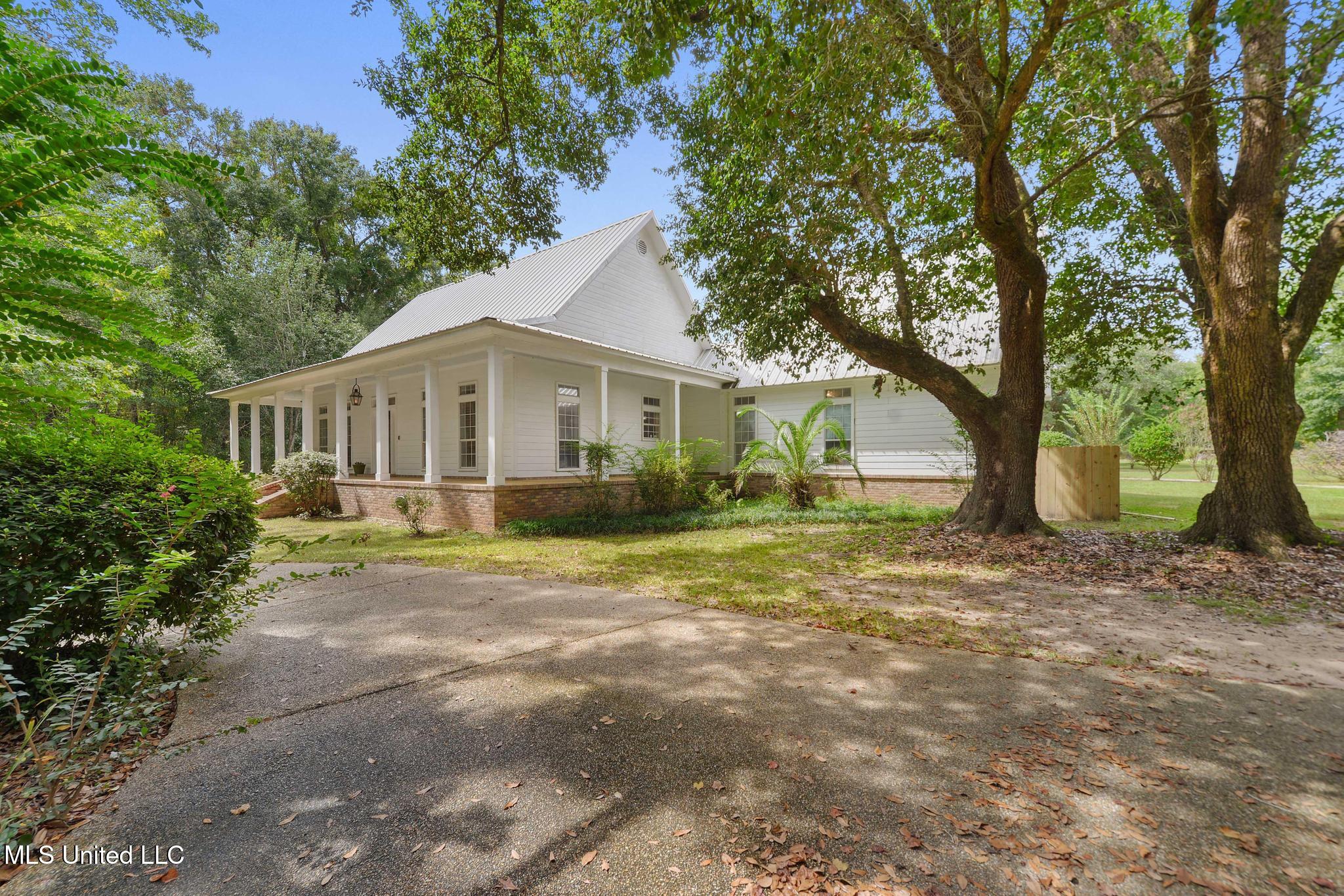 26240 Eddy Road Pass Christian, MS 39571 - Photo 4 of 59 004