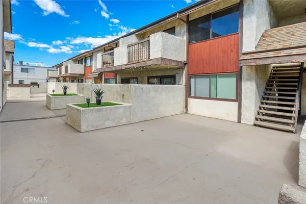 $2,750 | 15000 Halldale Avenue, Unit 213, Gardena, CA 90247
