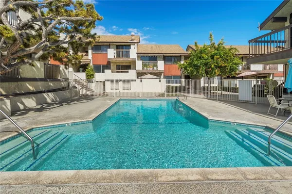$2,750 | 15000 Halldale Avenue, Unit 213, Gardena, CA 90247