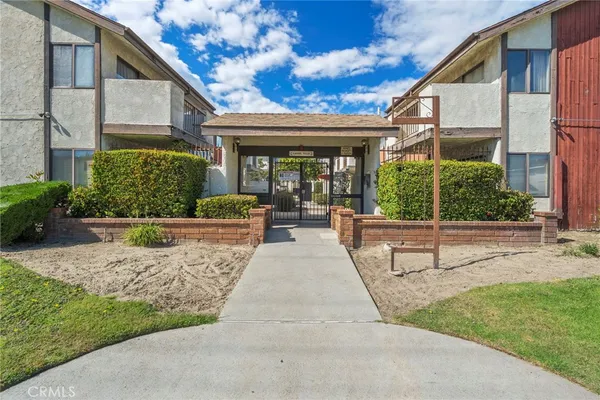 $2,750 | 15000 Halldale Avenue, Unit 213, Gardena, CA 90247