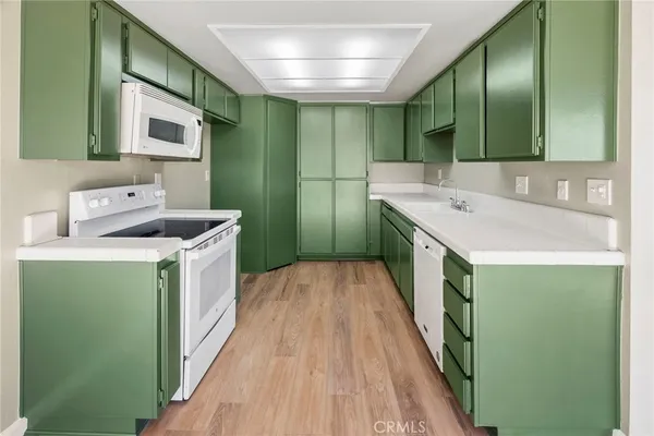 $2,750 | 15000 Halldale Avenue, Unit 213, Gardena, CA 90247