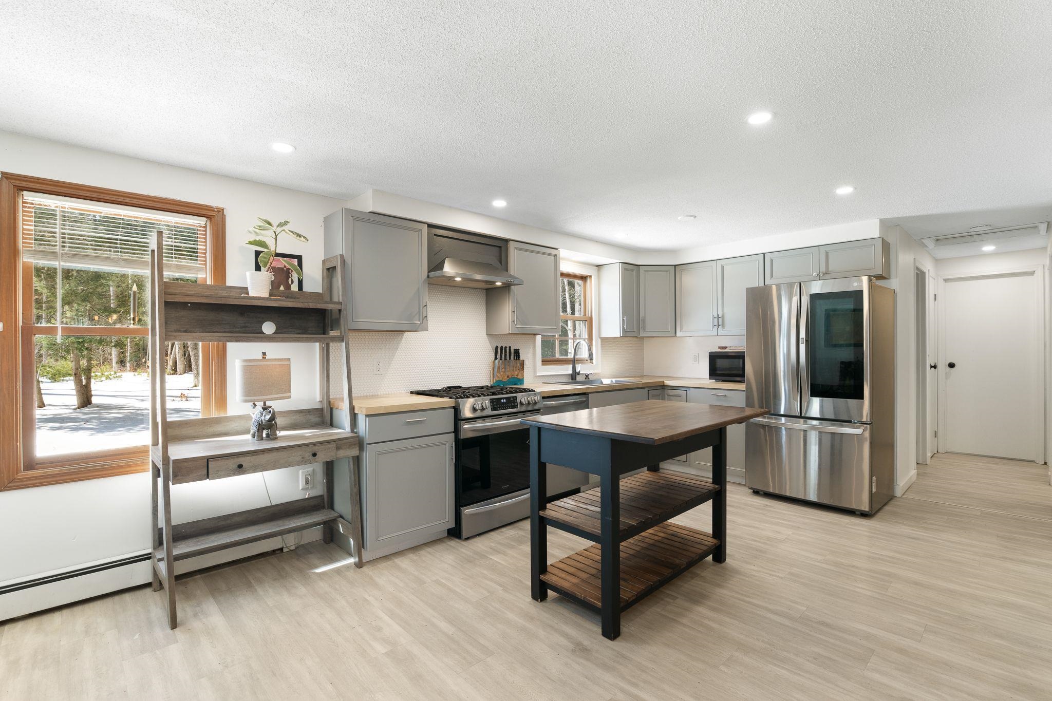 175 Sak Road Vernon, VT 05354 - Photo 3 of 20