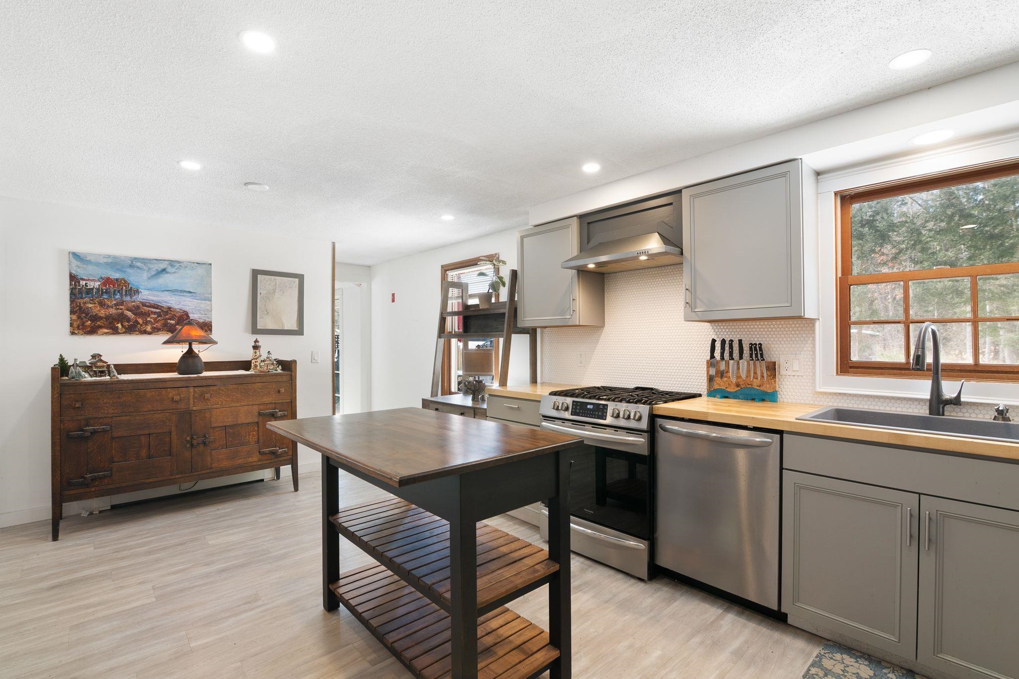 175 Sak Road Vernon, VT 05354 - Photo 4 of 20