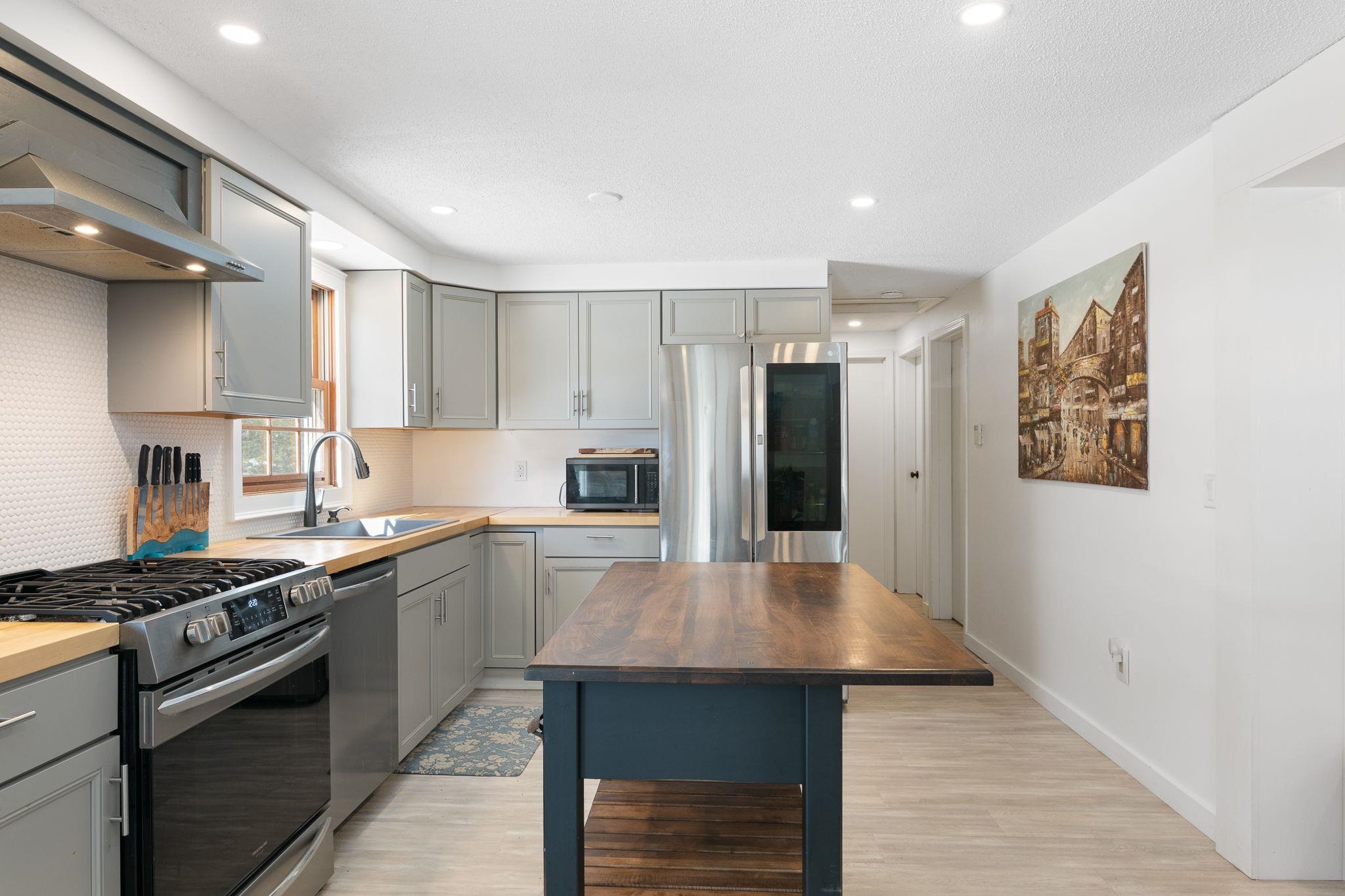 175 Sak Road Vernon, VT 05354 - Photo 5 of 20