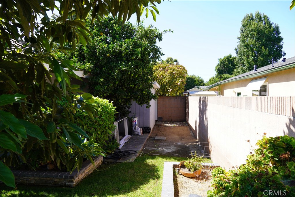 2454 Beacon Street Fullerton, CA 92835 - Photo 49 of 53 a view of a back yard of the house