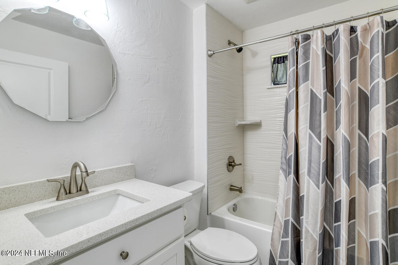 101 Killian Drive Hawthorne, FL 32640 - Photo 25 of 34 GUEST BATHROOM