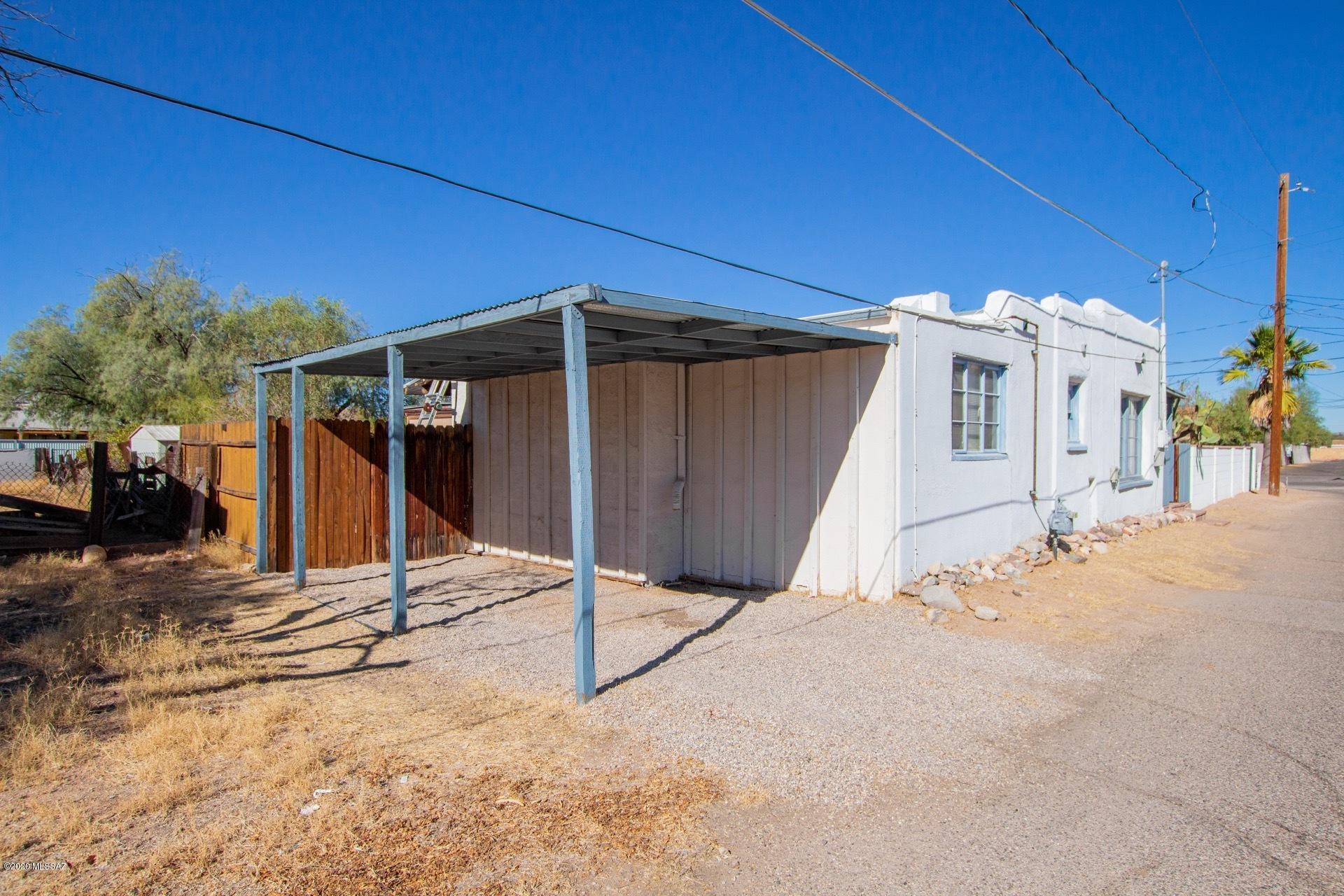 1020 East Halcyon Road Tucson, AZ 85719 - Photo 35 of 36 a view of a house with a patio