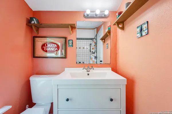 $2,000 | 513 West Rosewood Avenue, San Antonio, TX 78212