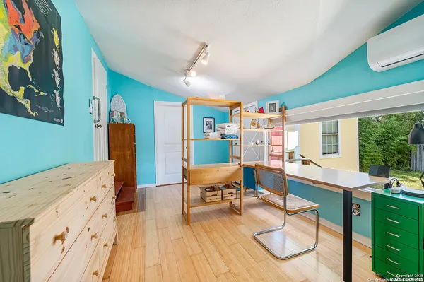 $2,000 | 513 West Rosewood Avenue, San Antonio, TX 78212