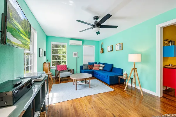 $2,000 | 513 West Rosewood Avenue, San Antonio, TX 78212