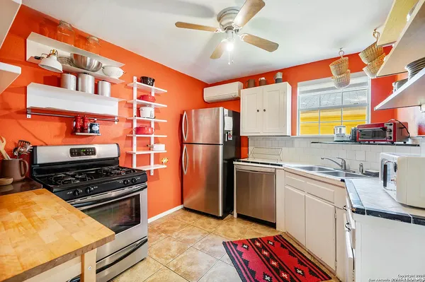 $2,000 | 513 West Rosewood Avenue, San Antonio, TX 78212