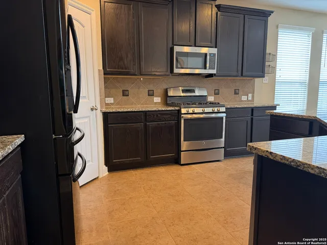 $2,398 | 517 Whittmen Avenue, Schertz, TX 78108