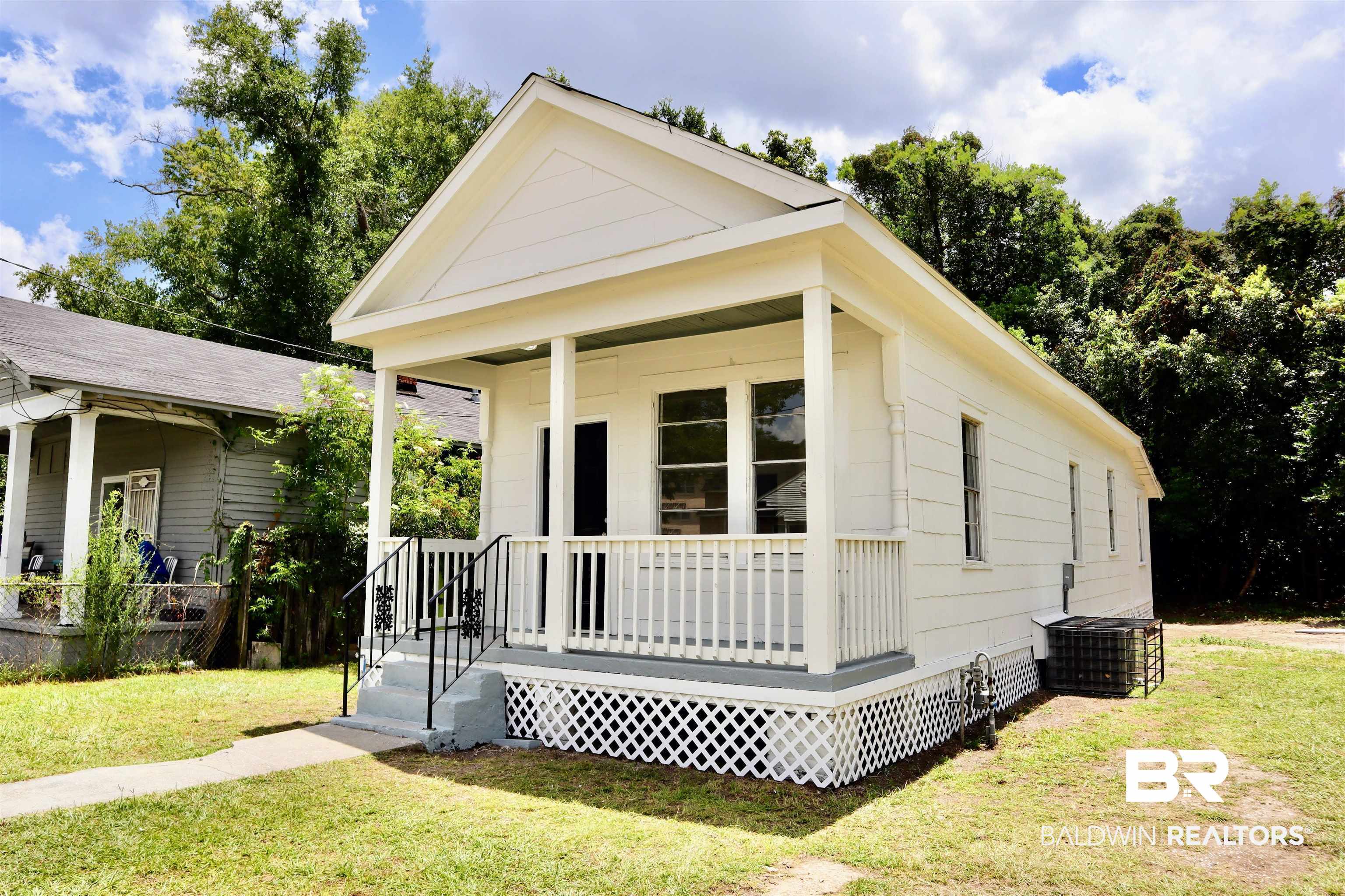 1009 Baltimore Street Mobile, AL 36605 - Photo 3 of 17 View of front of property with a porch and a front yard