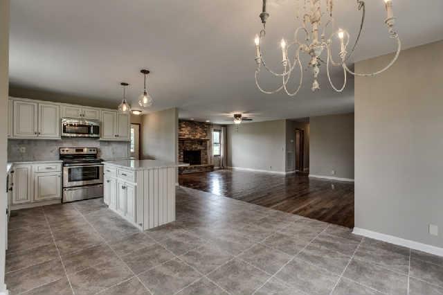 Gorgeous open concept, tastefully decorated. 