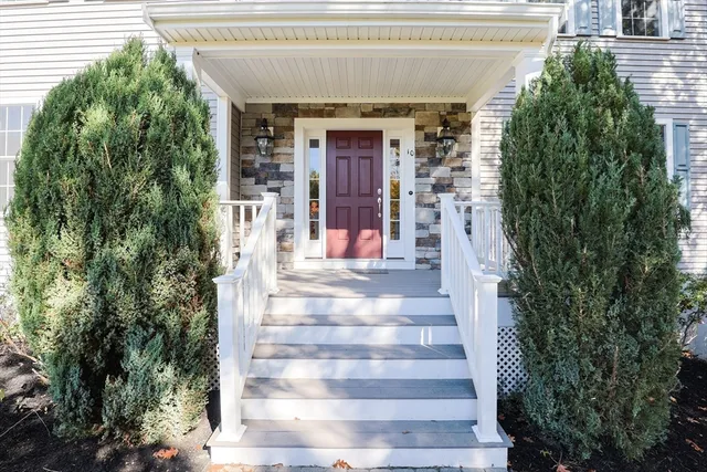 a view of entryway with a front door