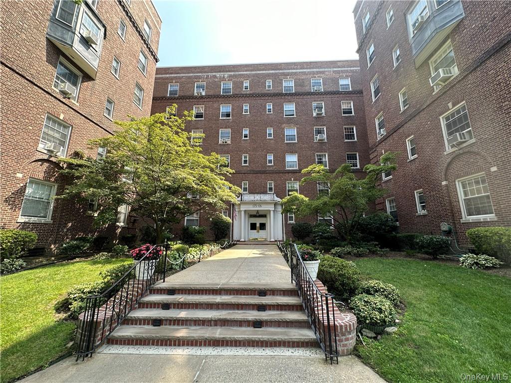 175-06 Devonshire Road, Unit 4C Queens, NY 11432 - Photo 1 of 8 Front Entrance
