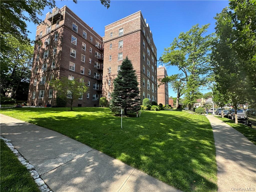 175-06 Devonshire Road, Unit 4C Queens, NY 11432 - Photo 2 of 8 Building