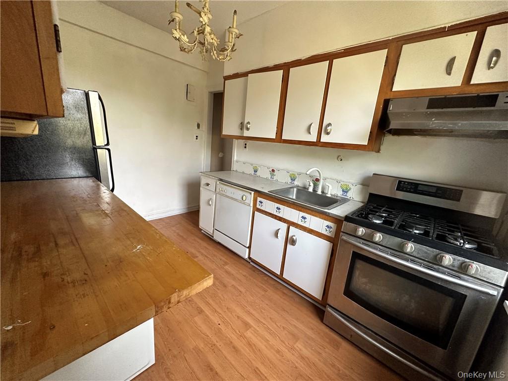 175-06 Devonshire Road, Unit 4C Queens, NY 11432 - Photo 3 of 8 Kitchen
