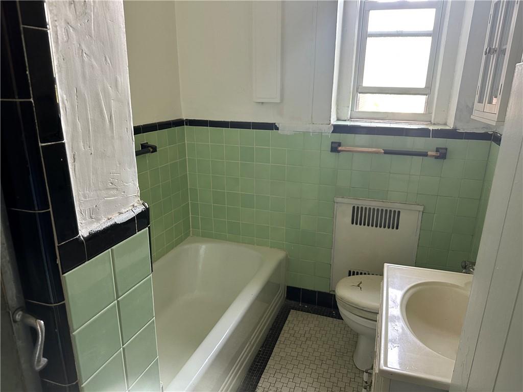 175-06 Devonshire Road, Unit 4C Queens, NY 11432 - Photo 7 of 8 Bathroom