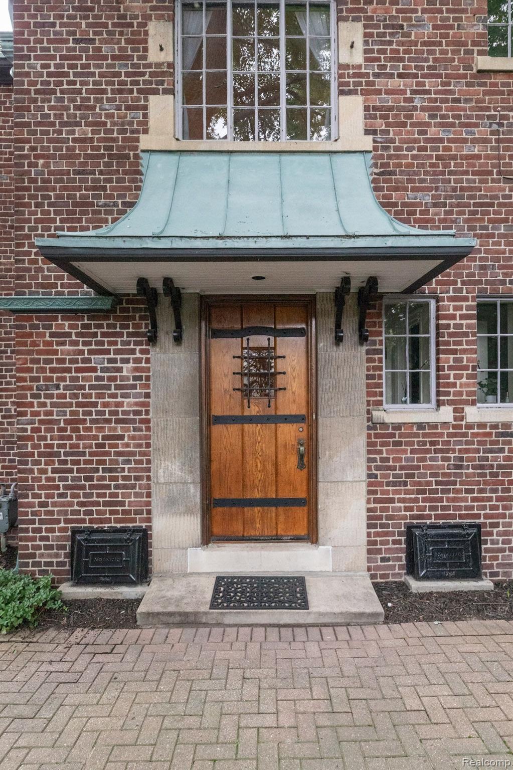 225 Touraine Road Grosse Pointe, MI 48236 - Photo 7 of 57 Gallery Image 7