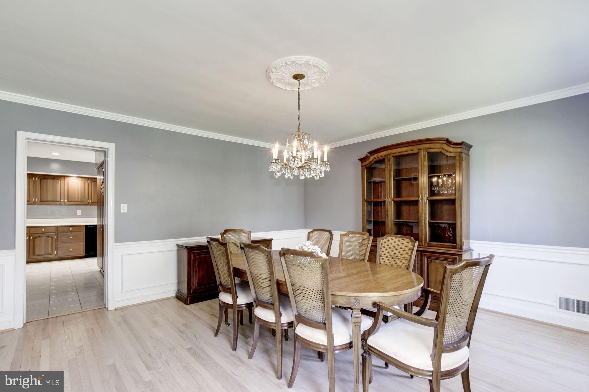 10031 Kendale Road Potomac, MD 20854 - Photo 14 of 52 Dining Room looking into Kitchen