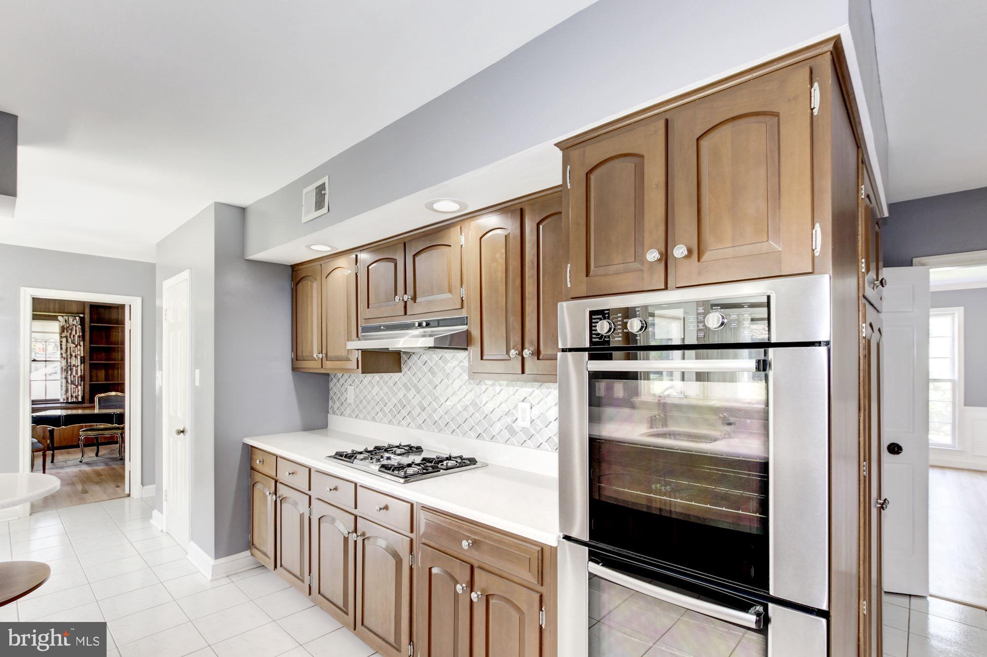 10031 Kendale Road Potomac, MD 20854 - Photo 18 of 52 Kitchen