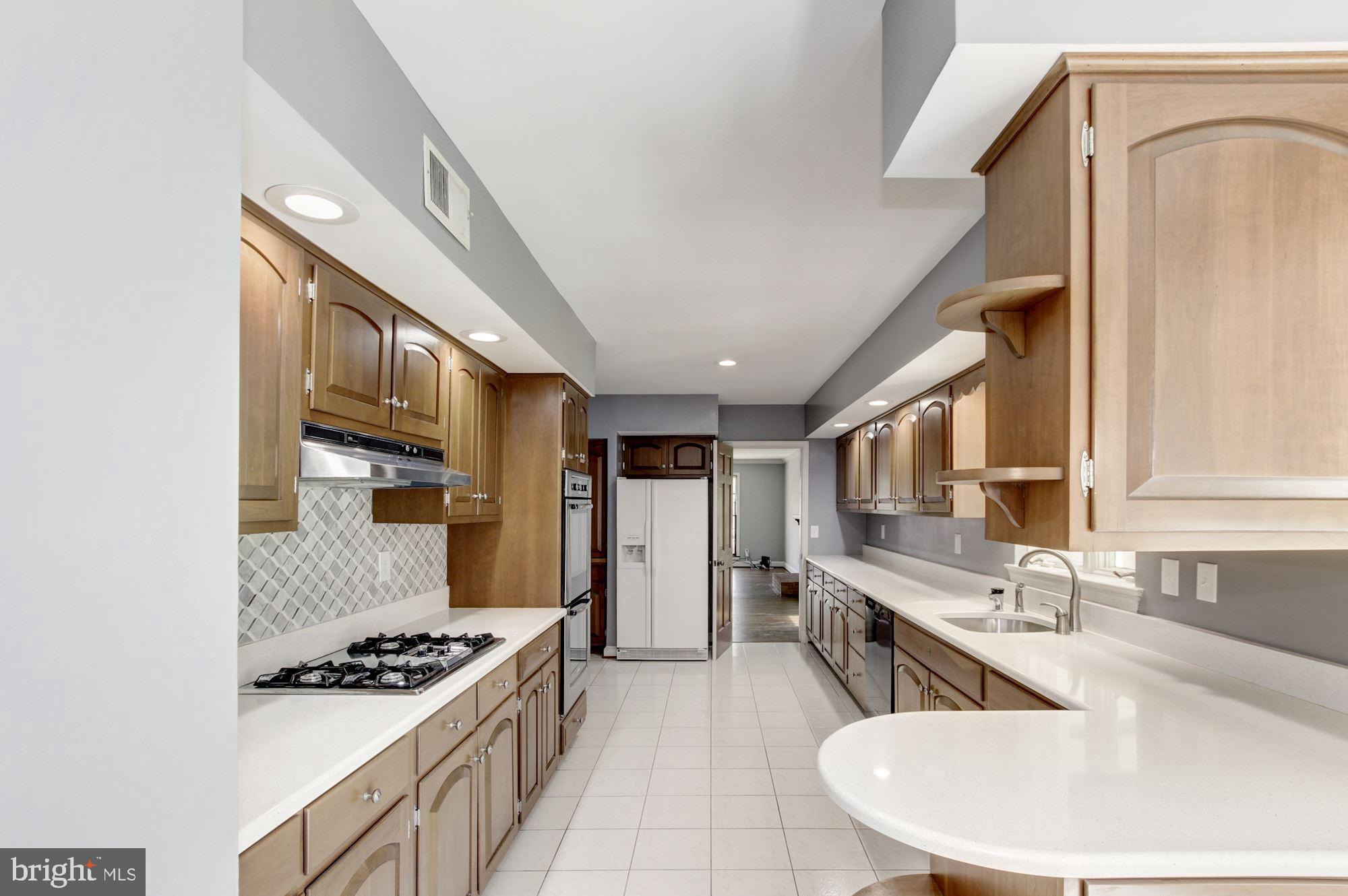 10031 Kendale Road Potomac, MD 20854 - Photo 20 of 52 Kitchen
