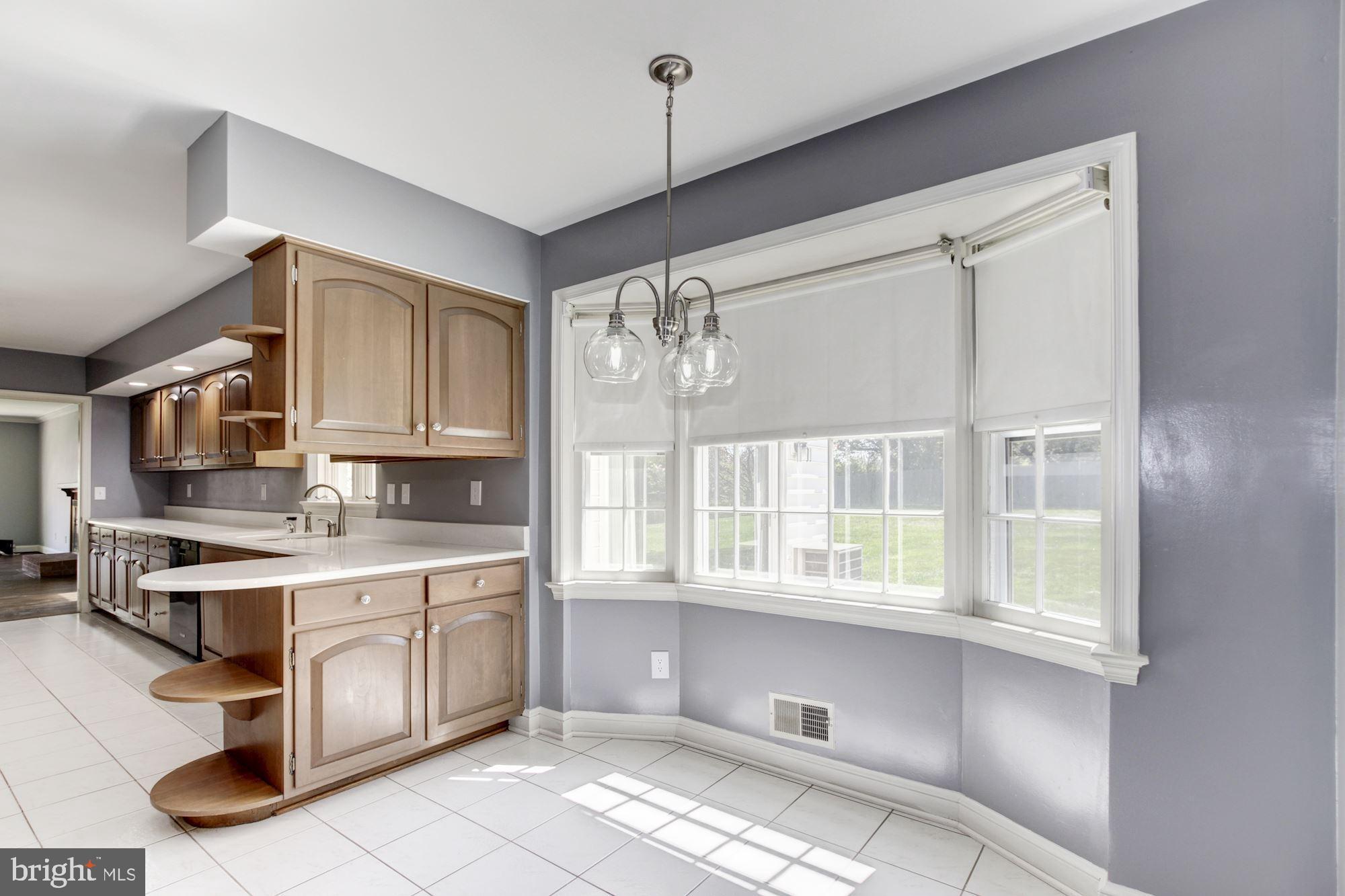 10031 Kendale Road Potomac, MD 20854 - Photo 21 of 52 Breakfast Area
