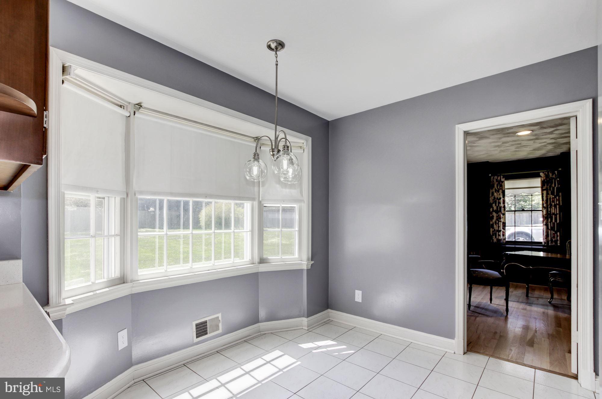 10031 Kendale Road Potomac, MD 20854 - Photo 22 of 52 Breakfast Area