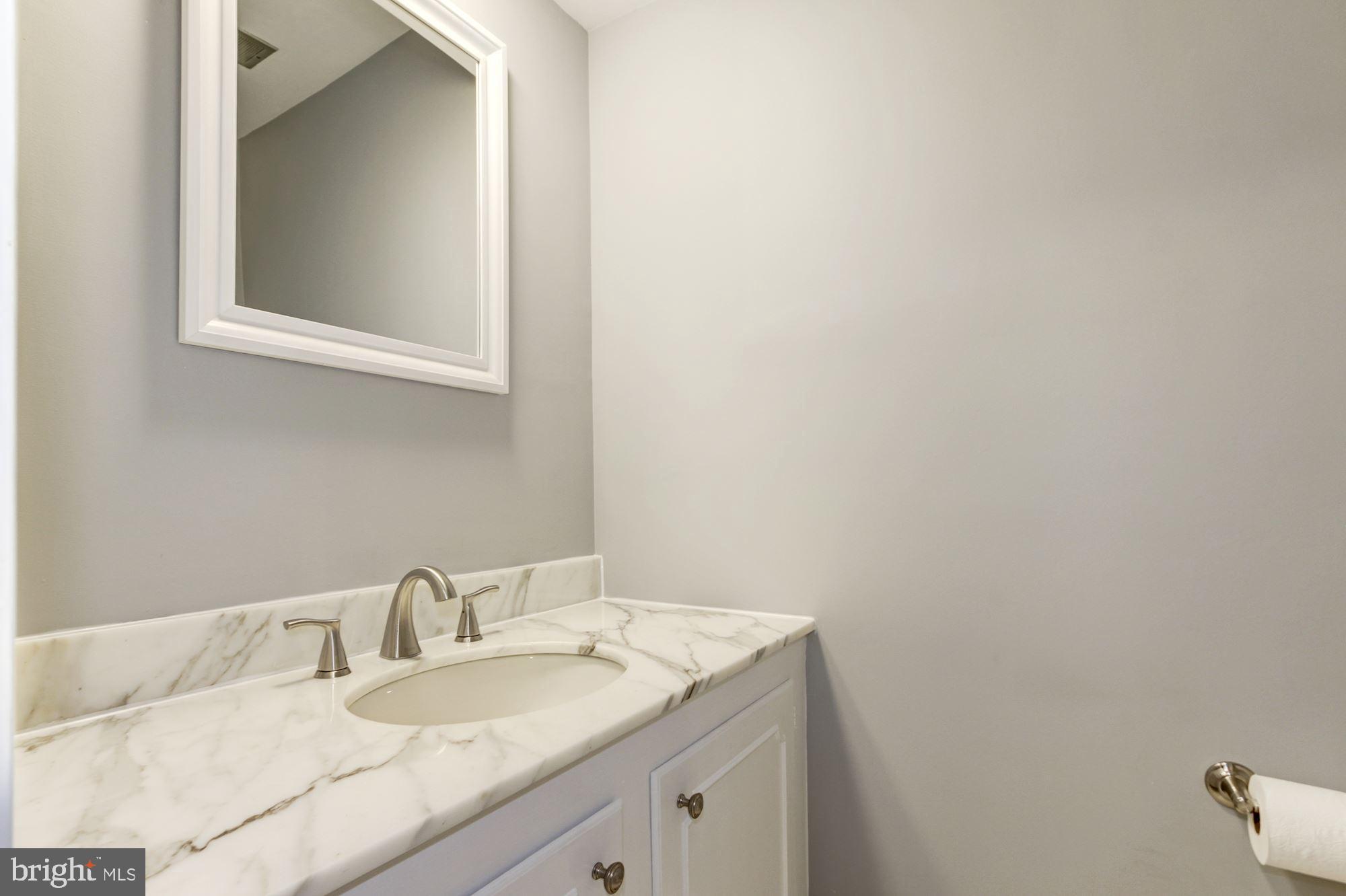 10031 Kendale Road Potomac, MD 20854 - Photo 28 of 52 Powder Room