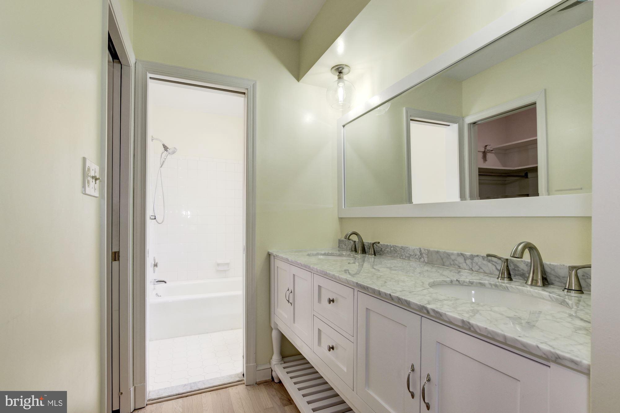 10031 Kendale Road Potomac, MD 20854 - Photo 32 of 52 Master Bathroom