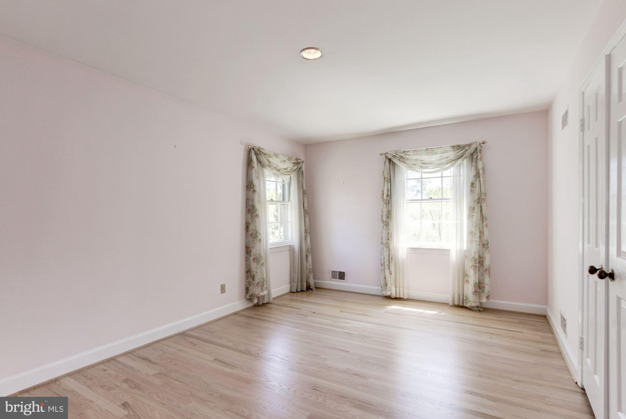 10031 Kendale Road Potomac, MD 20854 - Photo 39 of 52 Bedroom#4
