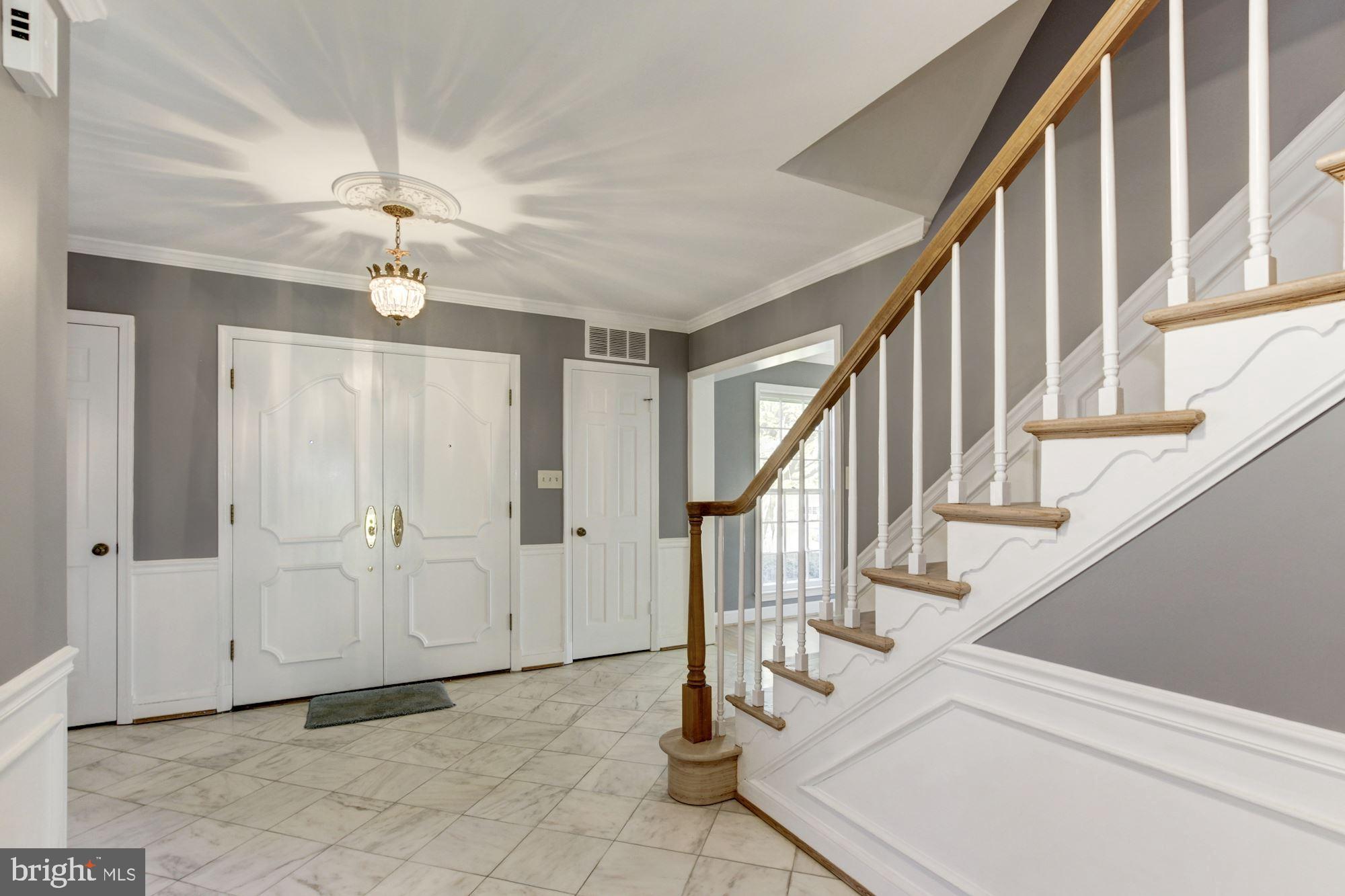 10031 Kendale Road Potomac, MD 20854 - Photo 8 of 52 Entry Foyer